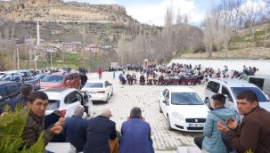 Depremde ölen öğretmen ve 2 çocuğu için köyünde mevlit okutuldu