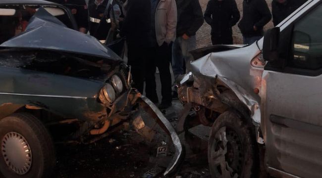 Karaman'da 2 otomobil çarpıştı: 7 yaralı