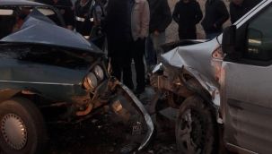 Karaman'da 2 otomobil çarpıştı: 7 yaralı