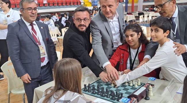 Karaman'da düzenlenen satranç müsabakalarına 11 ilden 400 sporcu katılıyor