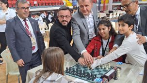 Karaman'da düzenlenen satranç müsabakalarına 11 ilden 400 sporcu katılıyor