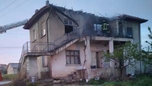 Karaman'da ev yangını yürekleri ağza getirdi 