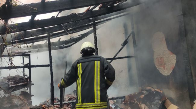 Karaman'da fırına ait depoda çıkan yangın korkuttu
