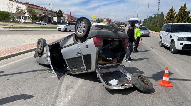 Karaman'da takla atan otomobilin sürücüsü yaralandı 