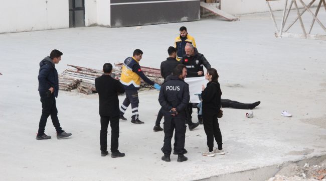 Sahurda evinden ayrılına gencin cansız bedeni inşaatta bulundu 