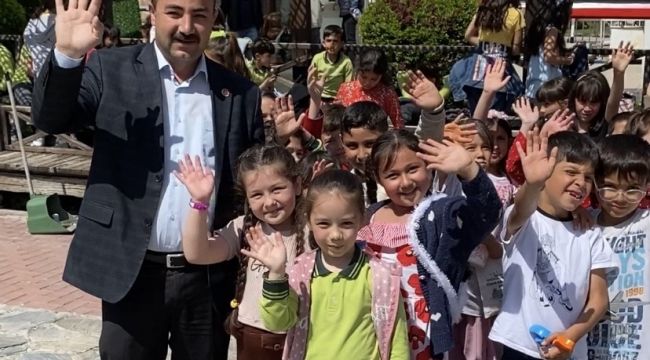 Geleceğimizin teminatı çocuklarımızın geleceği Mesut abilerine emanet