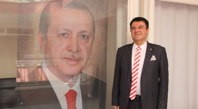 Karaman'da Demokrat Parti'den Cumhurbaşkanı Erdoğan'a pankartlı ve fotoğraflı destek 