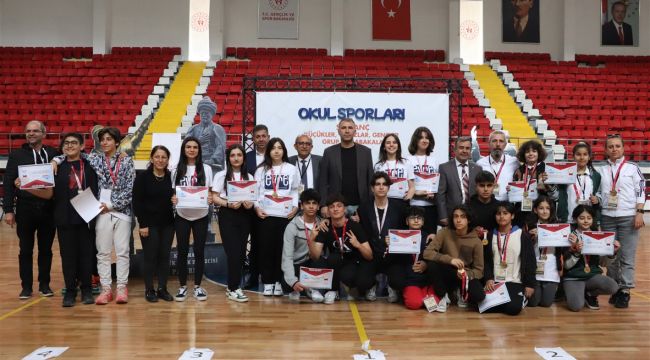 400 sporcunun katıldığı satranç heyecanı sona erdi 