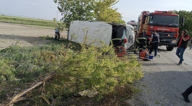 Karaman'da tarım işçilerini taşıyan minibüs devrildi: 16 yaralı 