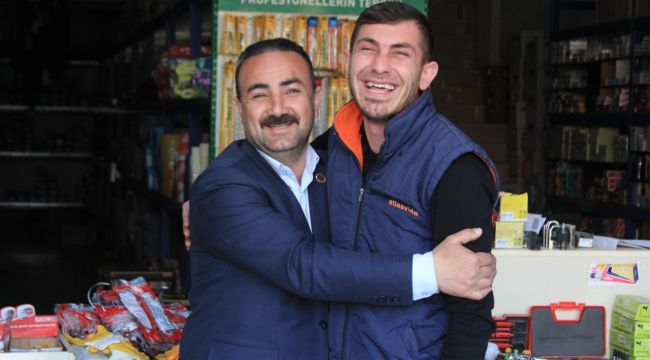 Milletvekili Adayı Mesut Soyfidan, herkesi kucaklıyor