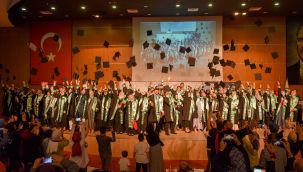 İslam İlimler Fakültesi öğrencilerinin mezuniyet heyecanı