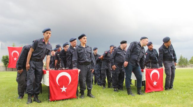 Karaman'da 21 engelli çakı gibi asker oldu 