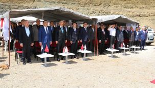 Karaman'da hayatını kaybeden depremzedeler anısına baraja çelenk bırakıldı 