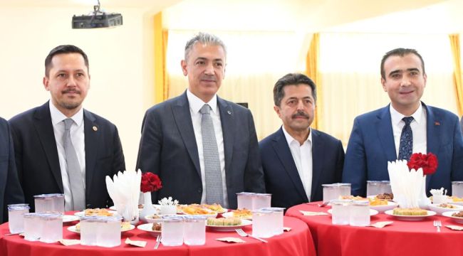 Karaman'da il protokolü bayramlaştı 