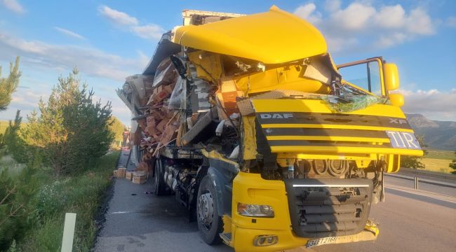 Karaman'da tırlar çarpıştı: 1 yaralı 