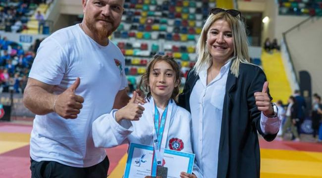 Karamanlı Leyla Abanuz, ilk kez katıldığı şampiyonada Türkiye üçüncüsü oldu 