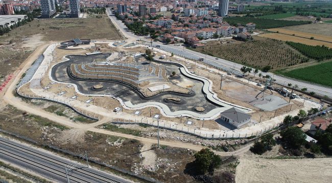 Belediye tarafından yapılan Şehir Parkı'nda çalışmalar devam ediyor 