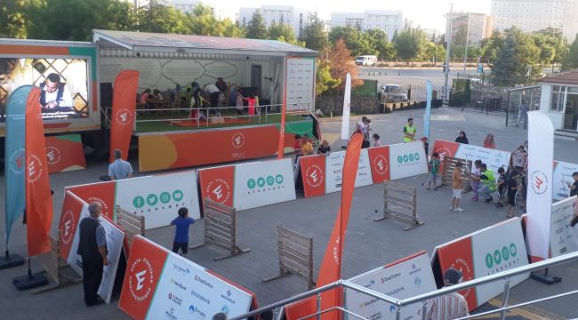 Etkinlik tırı Karaman'da depremzede çocuklarla buluştu 