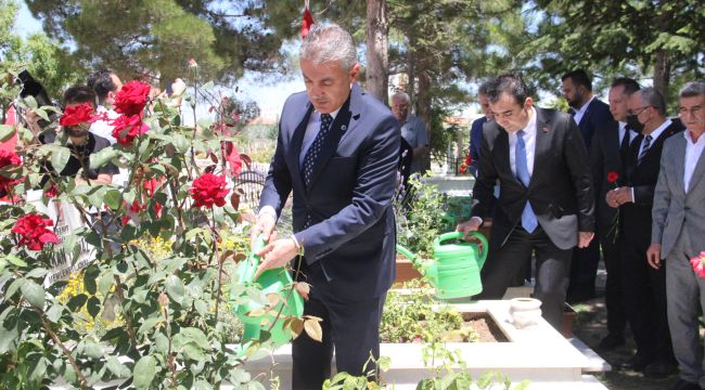 Karaman'da 15 Temmuz Demokrasi ve Milli Birlik Günü etkinlikleri şehitlik ziyaretiyle başladı 