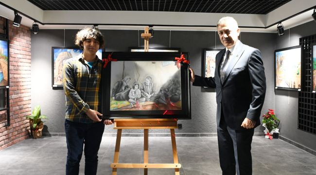 Vali Akkoyun, liseli gencin çizdiği o resmi depremzede aileye gönderdi 