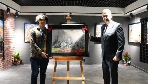 Vali Akkoyun, liseli gencin çizdiği o resmi depremzede aileye gönderdi 