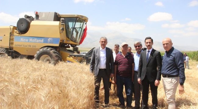 Vali Tuncay Akkoyun: "Artık buğday, ülkemiz ve dünya için stratejik bir üründür"  
