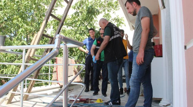 Karaman'da balkona düşen çatı ustası yaşam mücadelesi veriyor