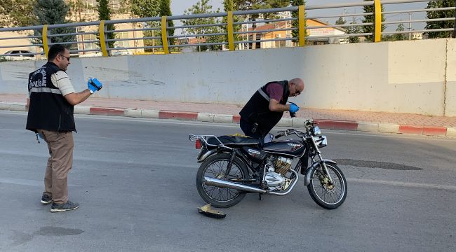 Karaman'da motosiklet aydınlatma direğine çarptı: 1 ölü, 1 yaralı 
