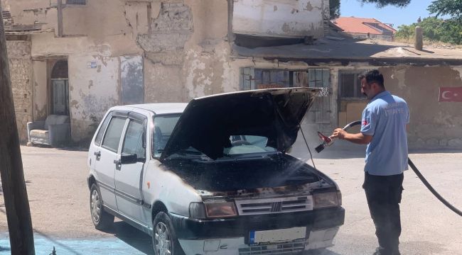 Karaman'da park halindeki otomobilde yangın çıktı 