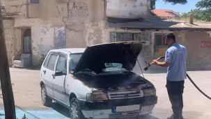 Karaman'da park halindeki otomobilde yangın çıktı 