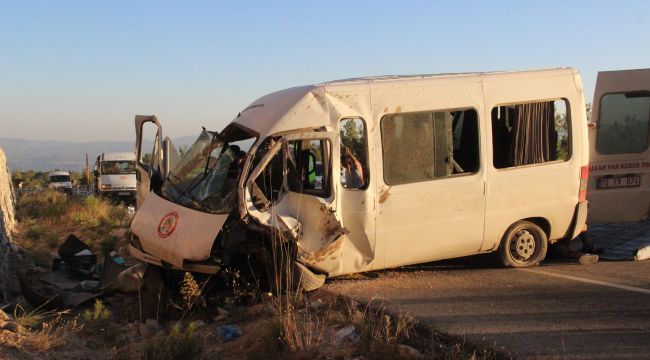 Tarım işçilerini taşıyan minibüs kaza yaptı: 1 ölü, 13 yaralı