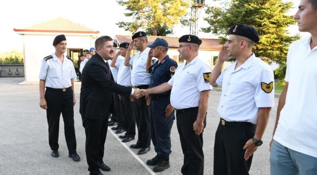 Vali Sarıibrahim, İl Jandarma Komutanlığını ziyaret ederek brifing aldı 