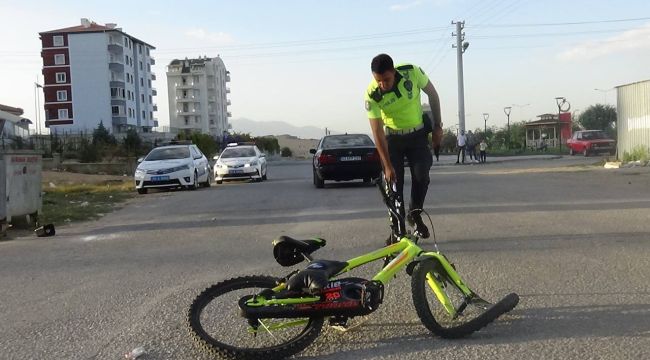Bisikleti ile otomobile çarpan çocuk ölümden döndü 