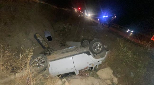 Devrilen otomobilde can pazarı: 3 yaralı 