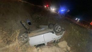 Devrilen otomobilde can pazarı: 3 yaralı 