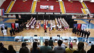 Karaman'da kulüpler arası halk oyunları grup yarışması yapıldı 