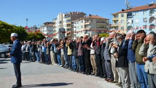 Hayatını kaybeden Filistinliler için gıyabi cenaze namazı kılındı 