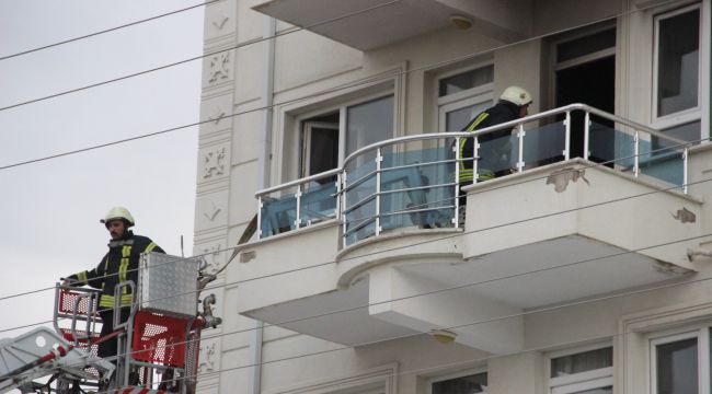 Karaman'da 6 katlı apartmanda çıkan yangın korkuttu 