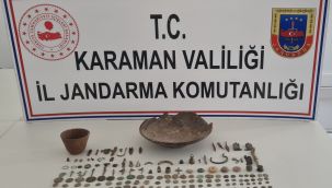 Karaman'da jandarmanın durdurduğu araçtan çok sayıda tarihi eser çıktı 