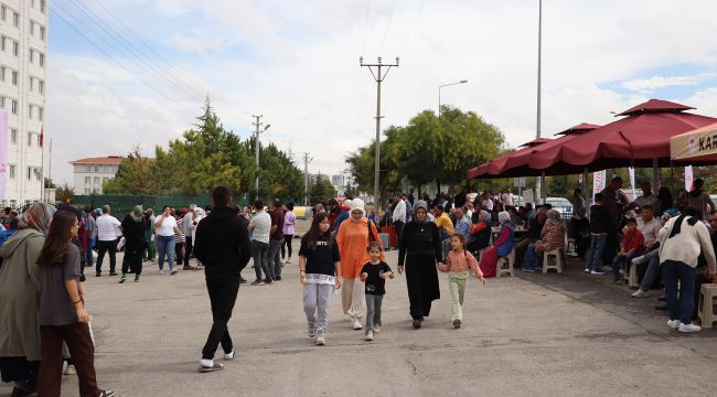 Karaman'da üniversiteyi yeni kazanan öğrencilere sıcak karşılama 
