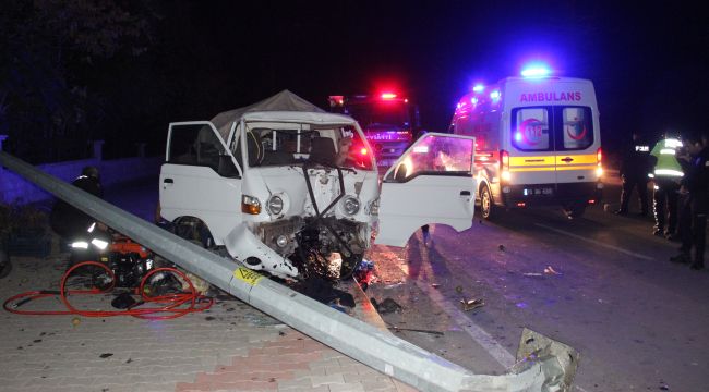 Kaza sonrası kamyonette sıkışan sürücü için tüm ekipler seferber oldu 