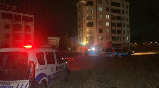 Apart dairede çıkan yangında 3 kişi dumandan etkilendi 