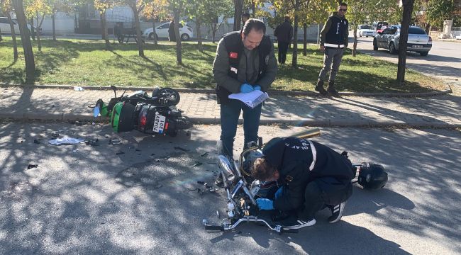 Karaman'da motosikletler çarpıştı: 1'i ağır 2 yaralı 