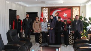 Kaymakam Merve Gülsüm Kütük, başarılı öğrencileri kabul etti