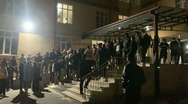 Sosyal medyadan yaptığı asılsız paylaşım, öğrencileri ayaklandırdı