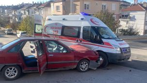 Karaman'da ambulans ile otomobil çarpıştı: 1 yaralı 