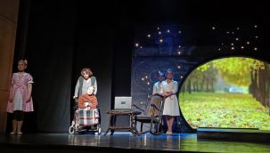 Karaman'da "Annemin Son Çılgınlıkları" isimli tiyatro gösterisi 