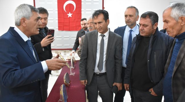 Karaman'da 'Taş Devrinden Bugüne' resim sergisi açıldı 