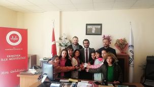 Minikler kumbaralarını Filistinli kardeşlerine bağışladı 