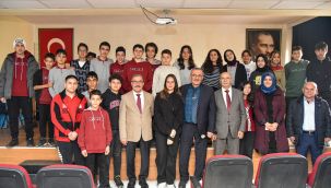 Rektör Gavgalı, Sabiha Gökçen Ortaokulu öğrencileri ile buluştu 